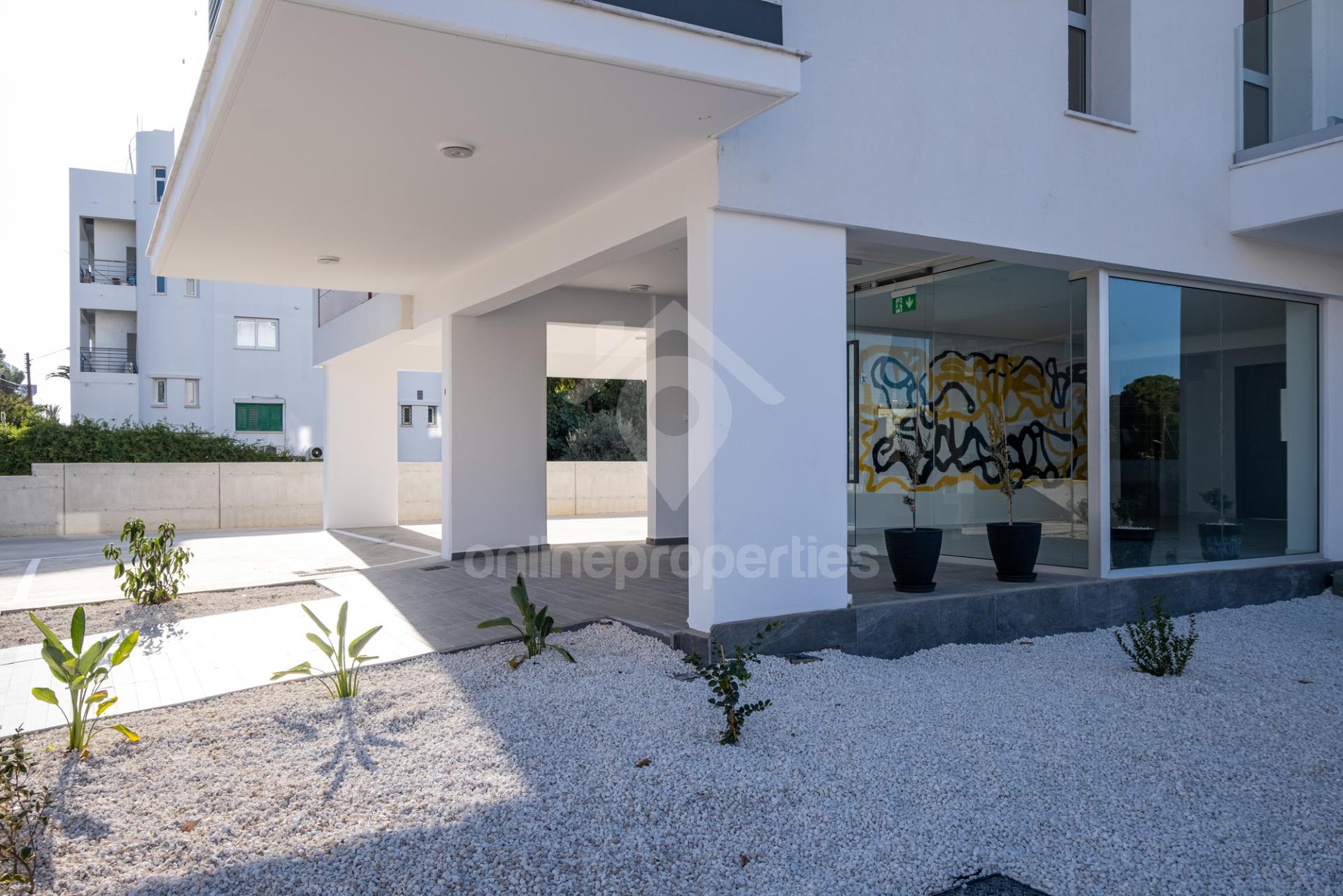 To change image, hover mouse over thumbnails below