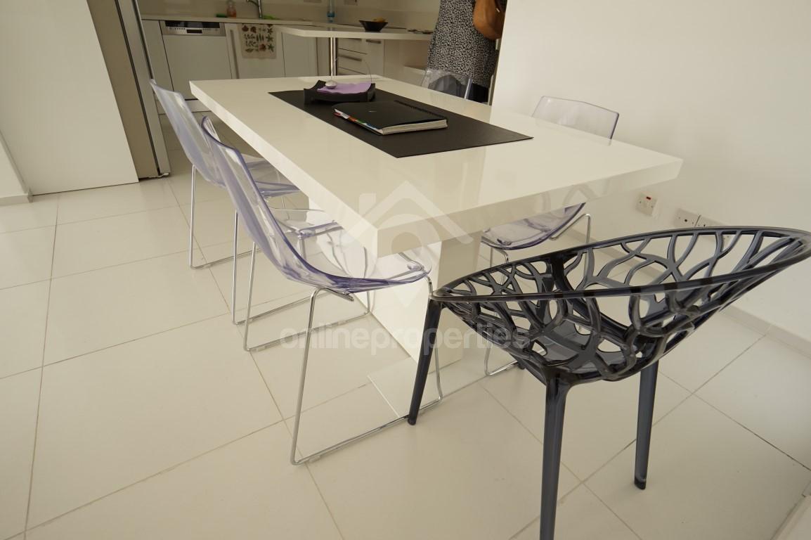 To change image, hover mouse over thumbnails below