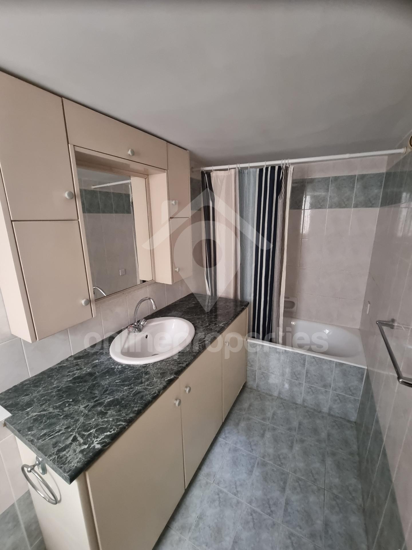 To change image, hover mouse over thumbnails below