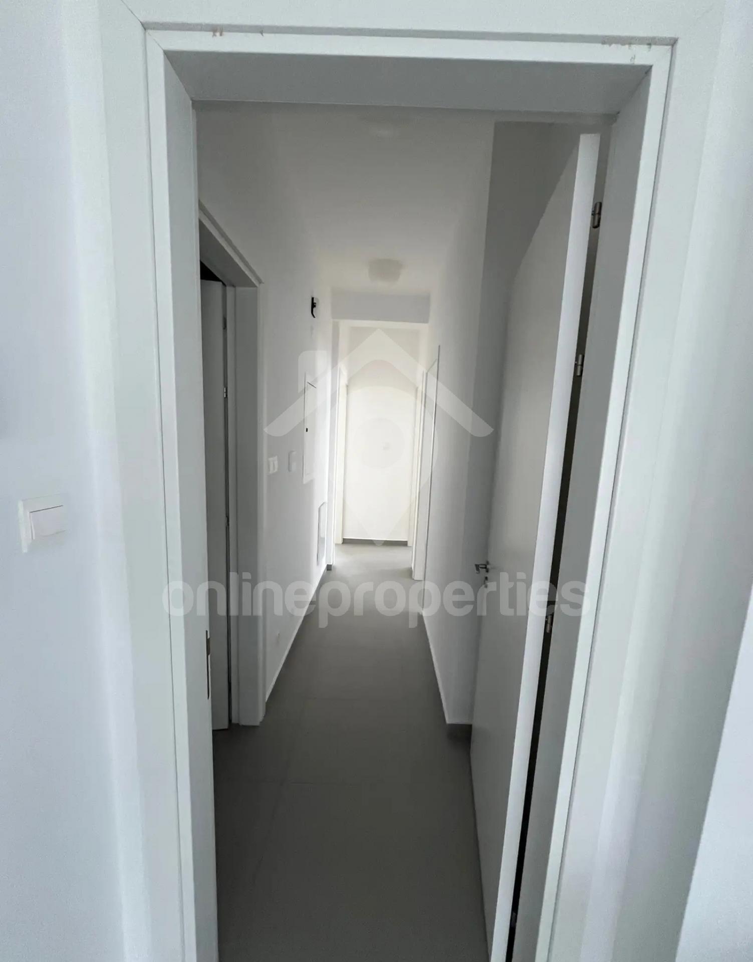 To change image, hover mouse over thumbnails below