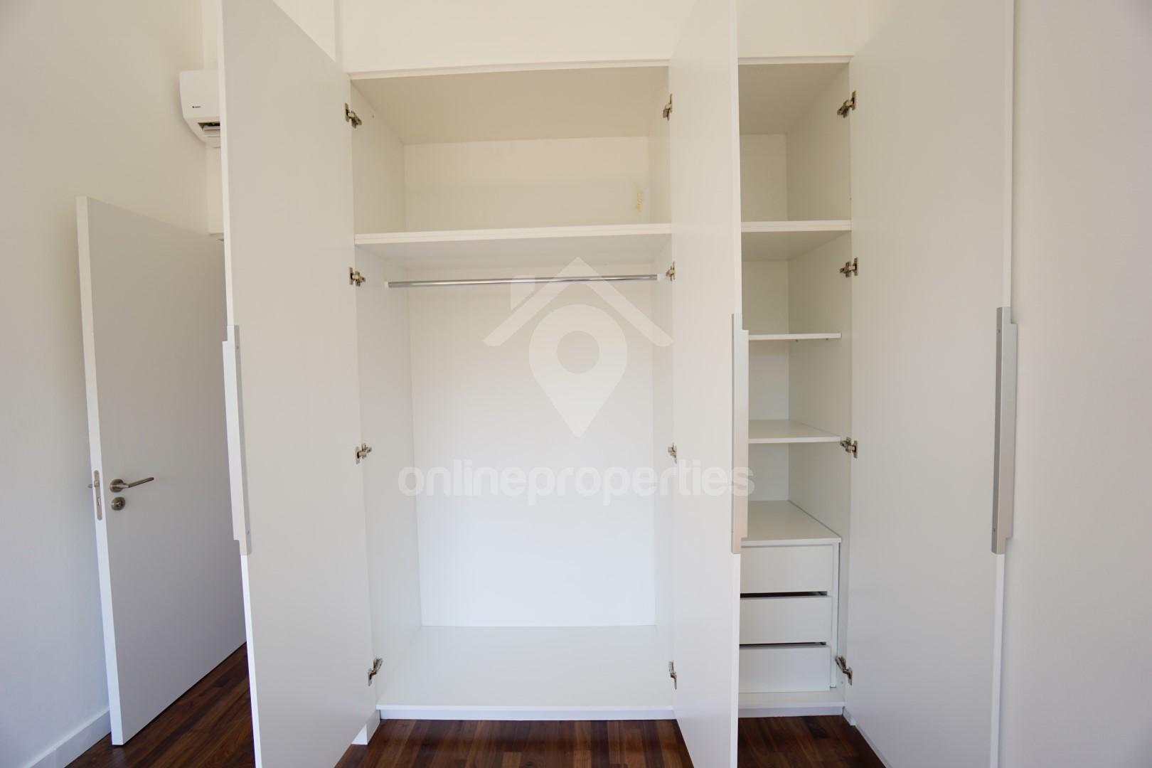 To change image, hover mouse over thumbnails below