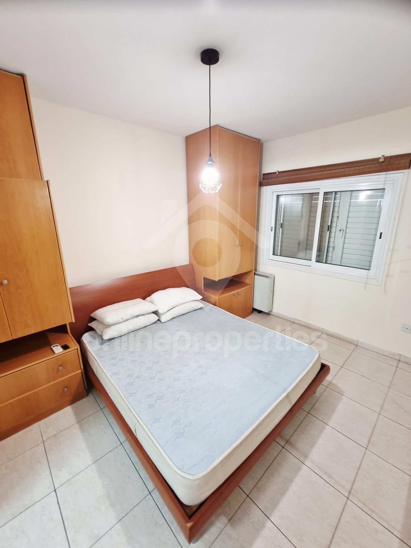 To change image, hover mouse over thumbnails below