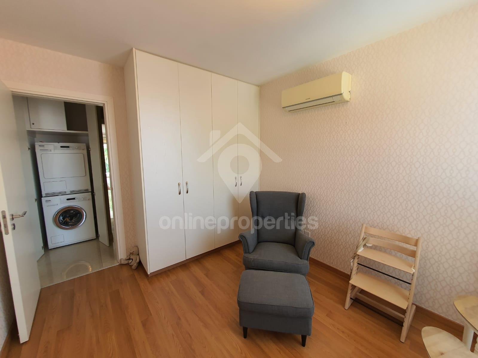 To change image, hover mouse over thumbnails below