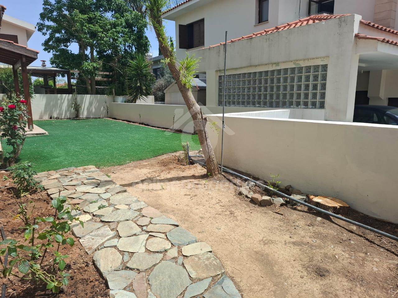 To change image, hover mouse over thumbnails below