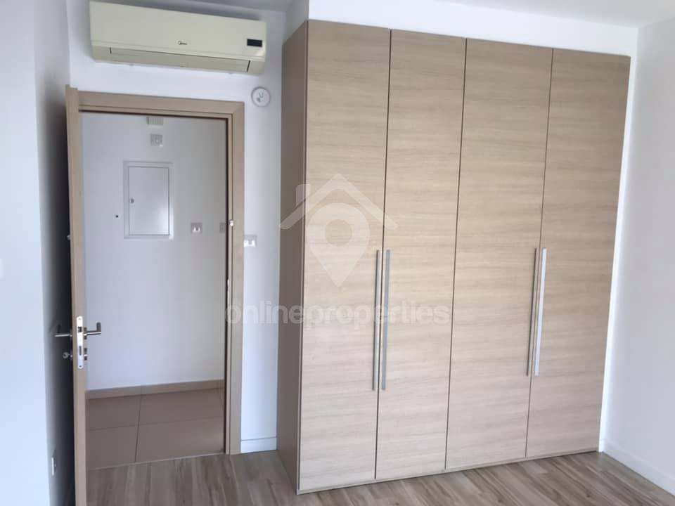 To change image, hover mouse over thumbnails below