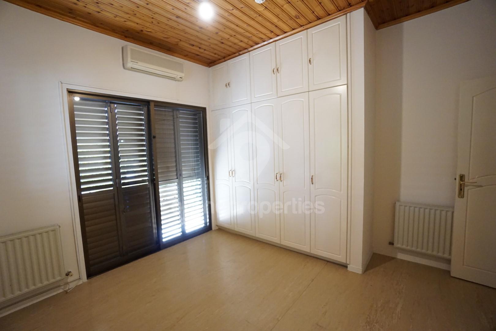 To change image, hover mouse over thumbnails below