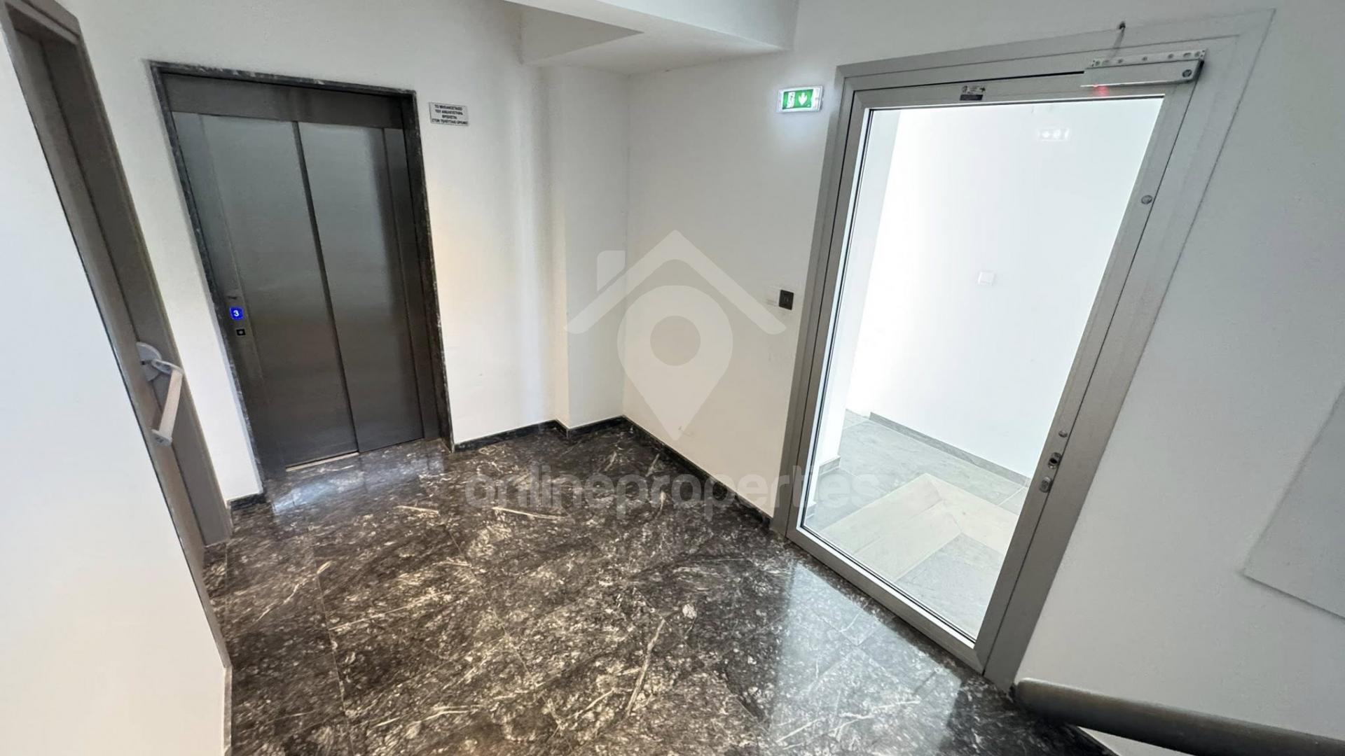 To change image, hover mouse over thumbnails below