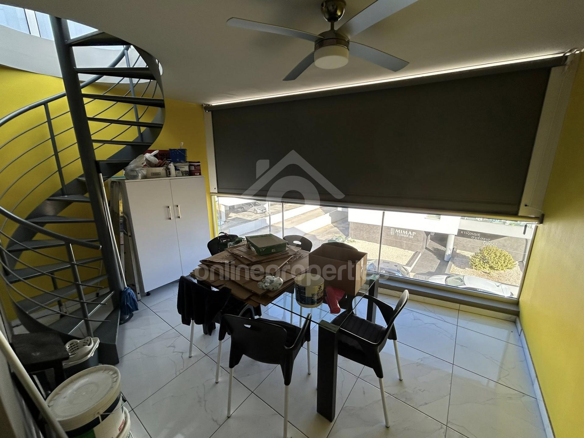 To change image, hover mouse over thumbnails below