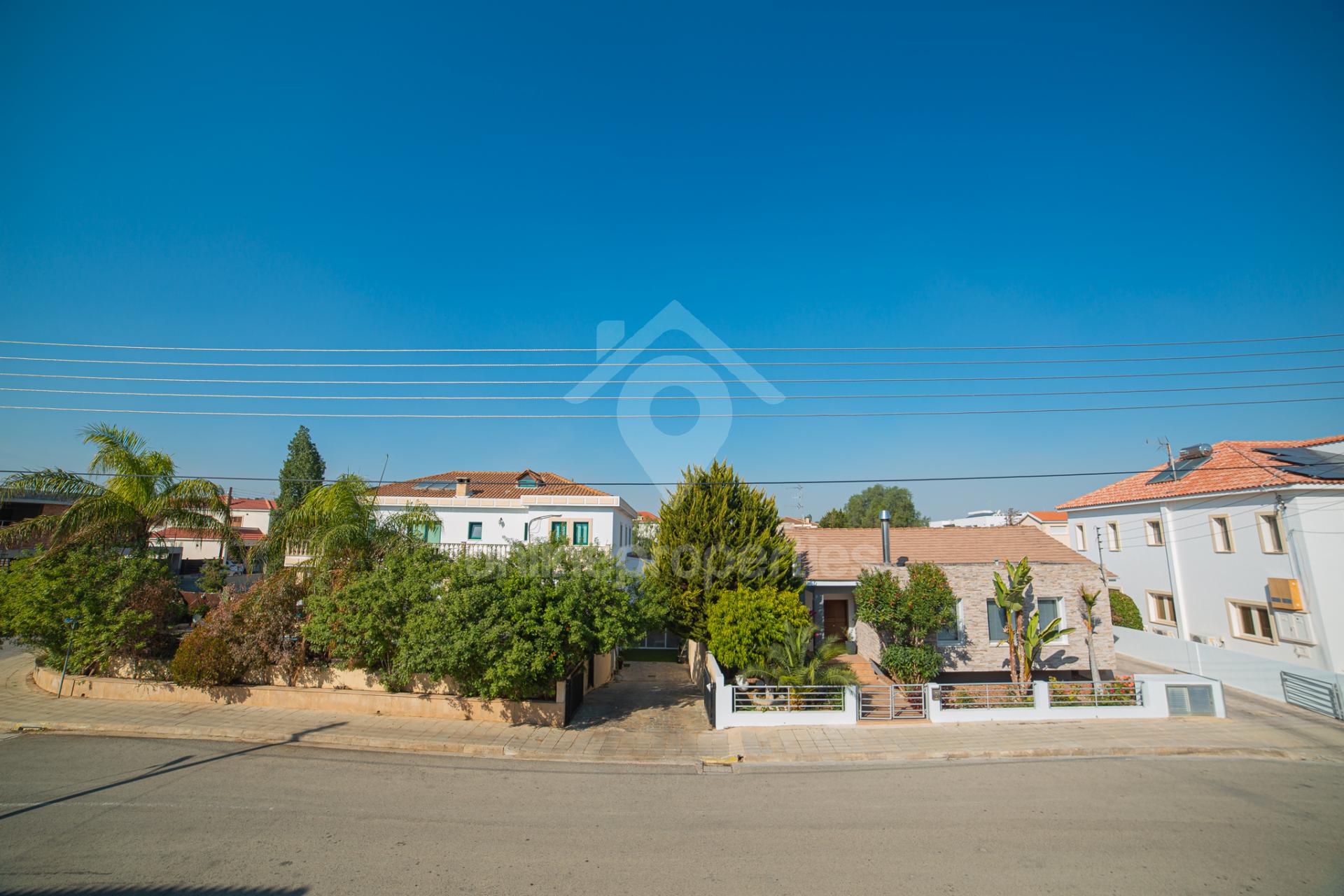 Stunning detached villla in desirable suburd, near GSP Stadium