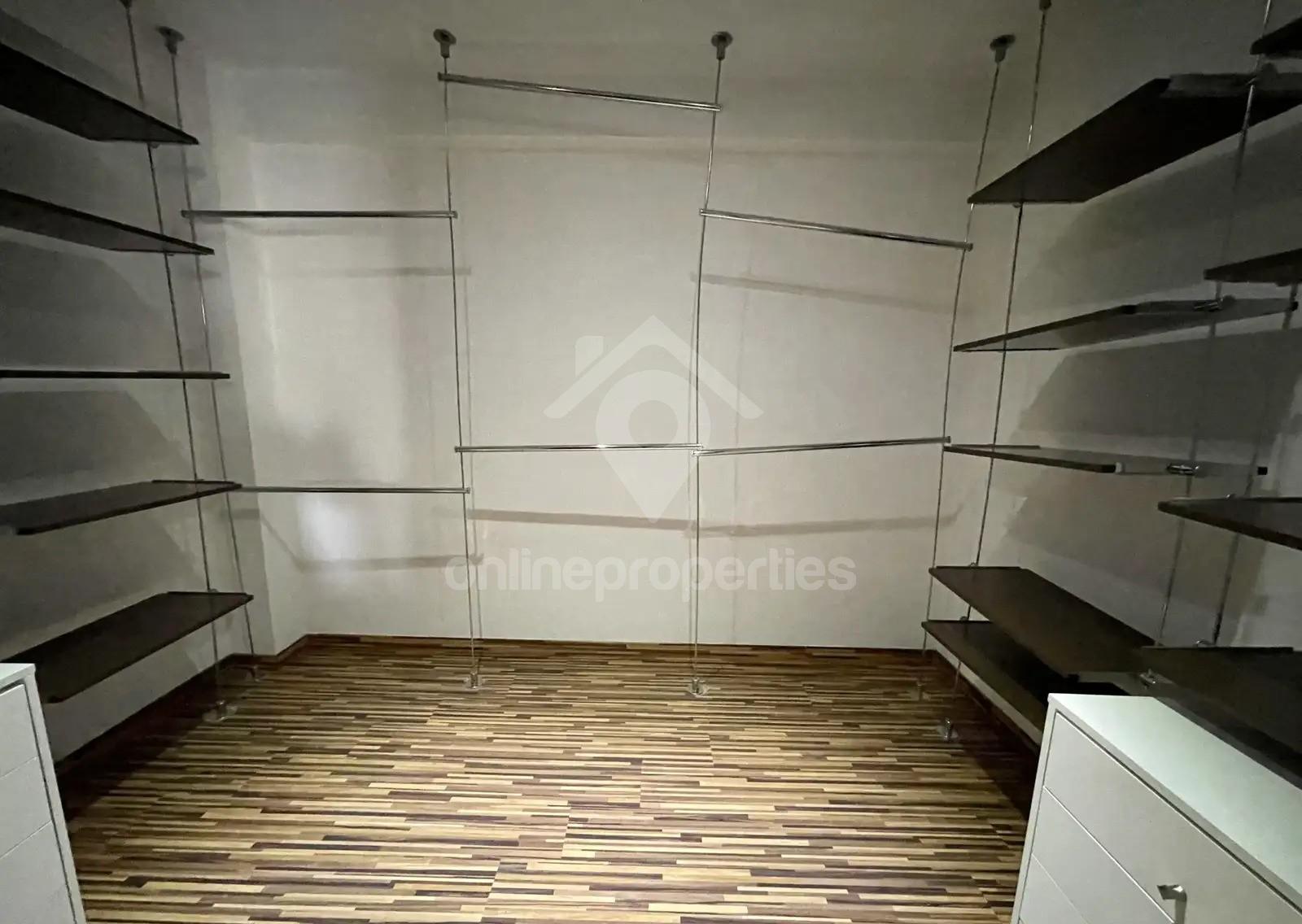 To change image, hover mouse over thumbnails below