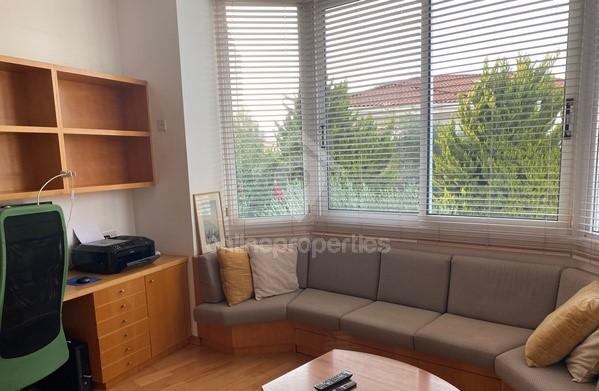 To change image, hover mouse over thumbnails below