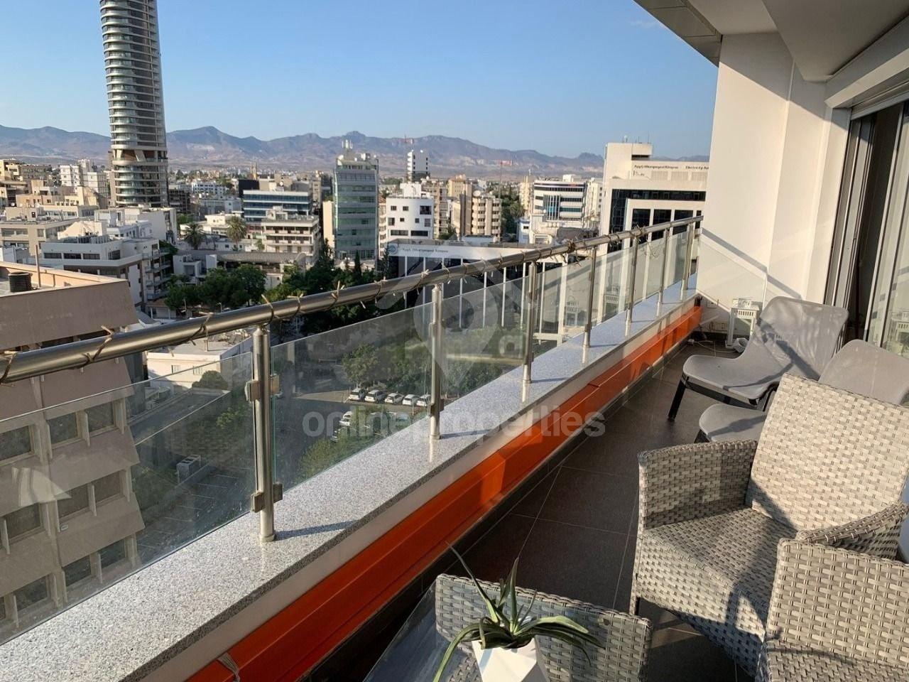 To change image, hover mouse over thumbnails below