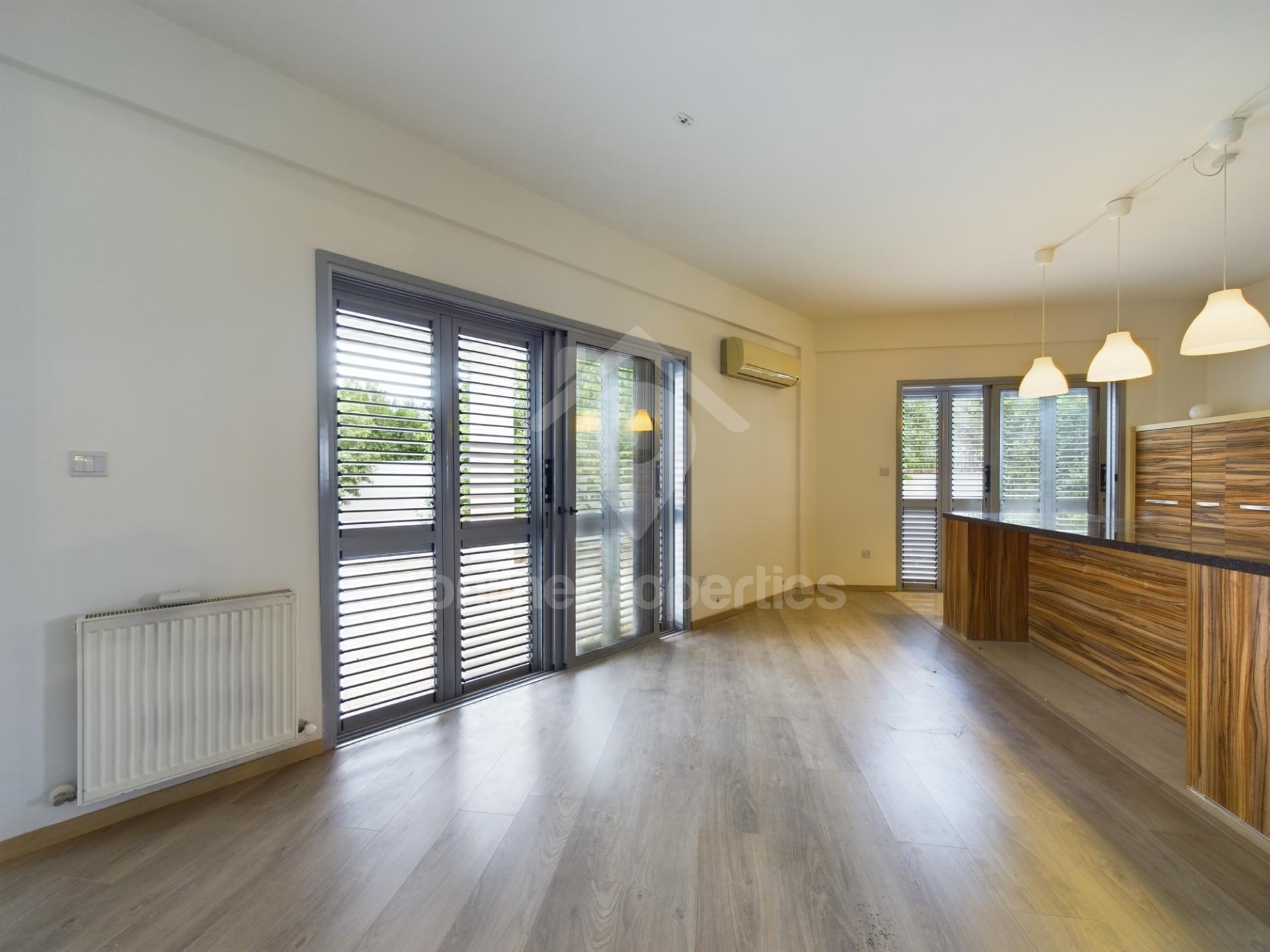 To change image, hover mouse over thumbnails below