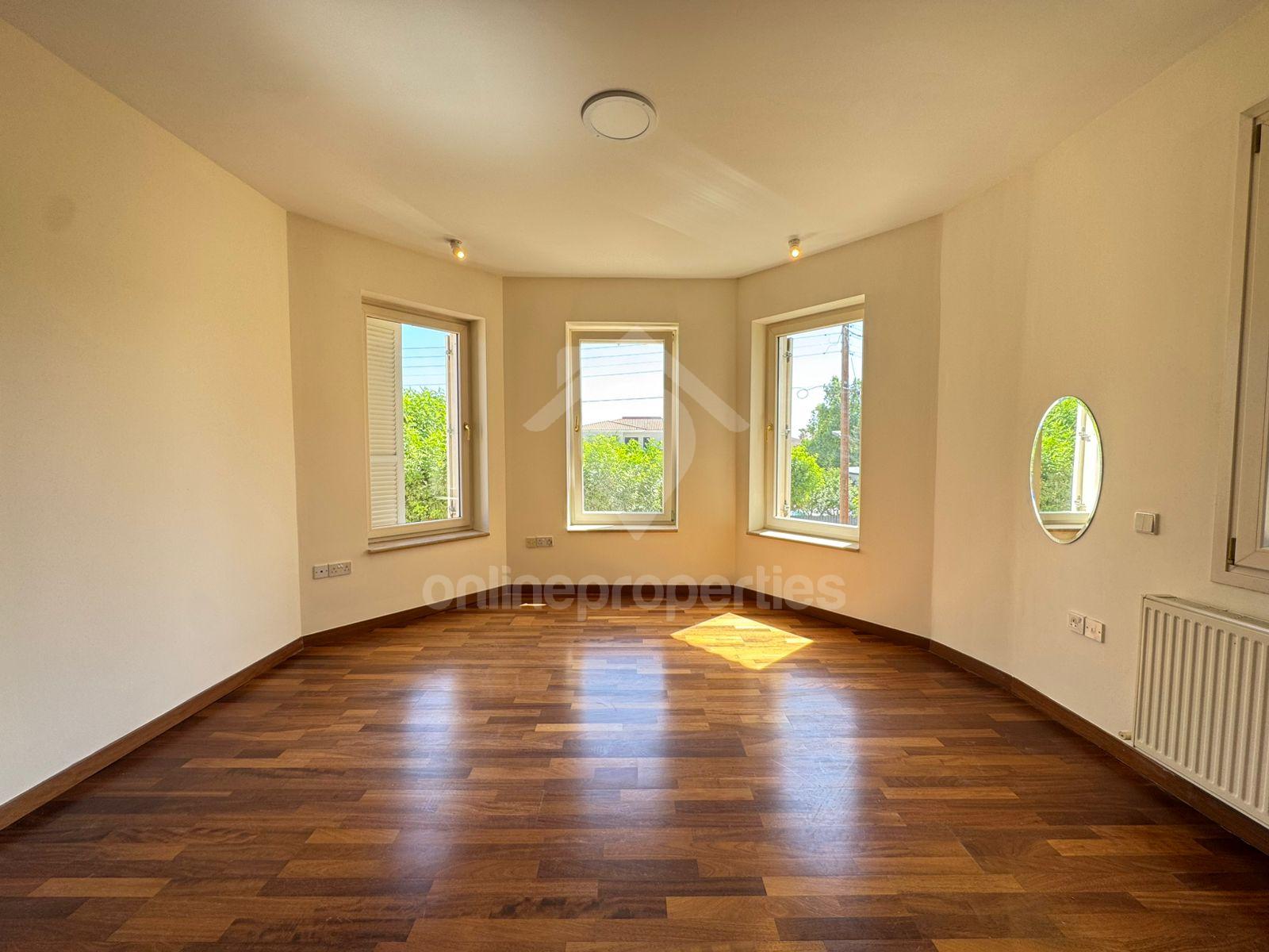 To change image, hover mouse over thumbnails below