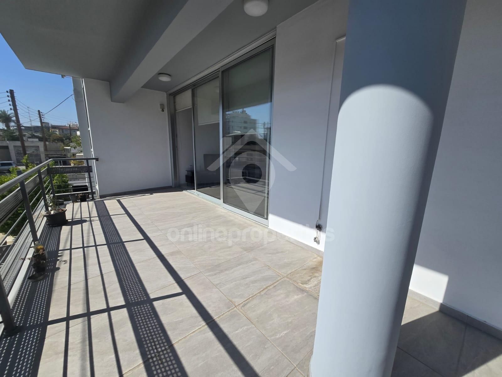 To change image, hover mouse over thumbnails below