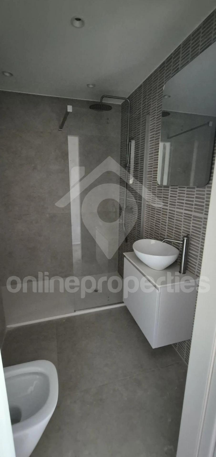 To change image, hover mouse over thumbnails below