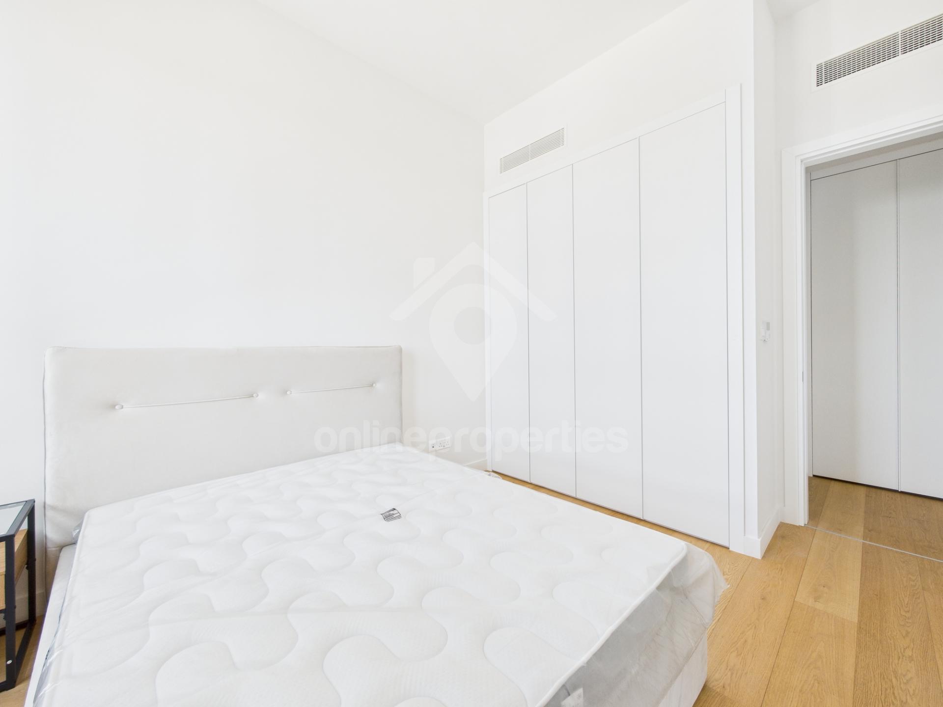 To change image, hover mouse over thumbnails below