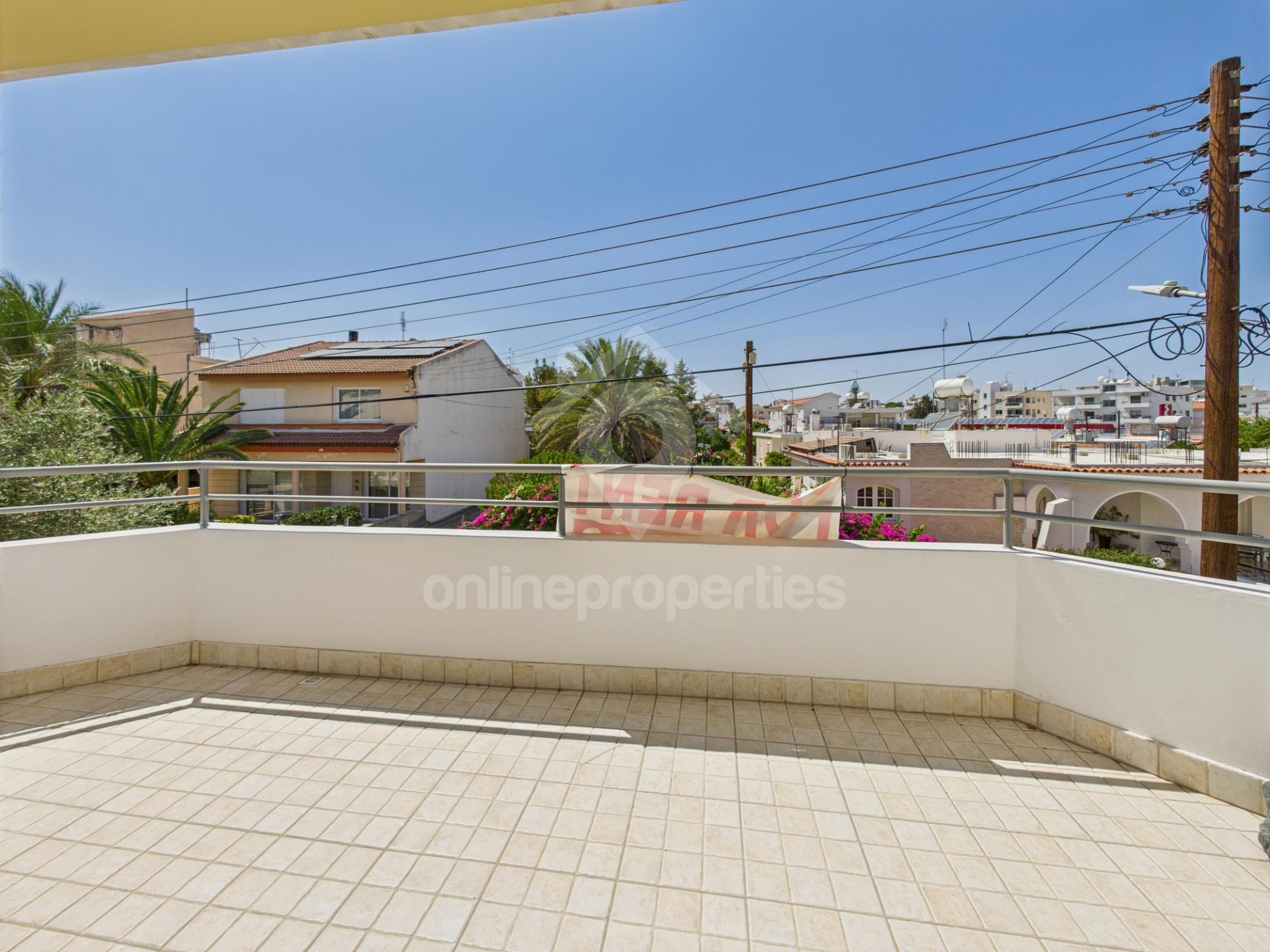 To change image, hover mouse over thumbnails below