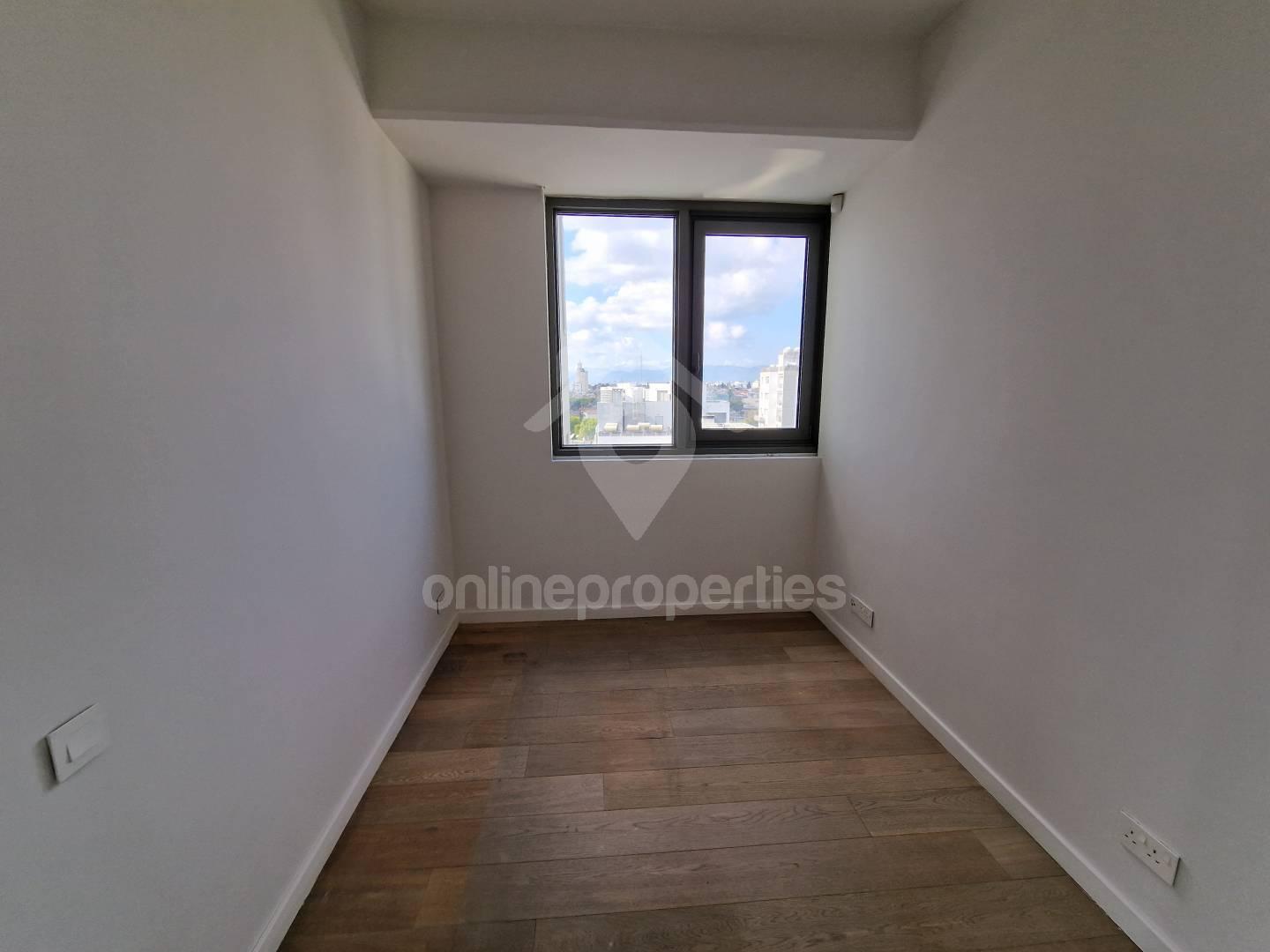 To change image, hover mouse over thumbnails below