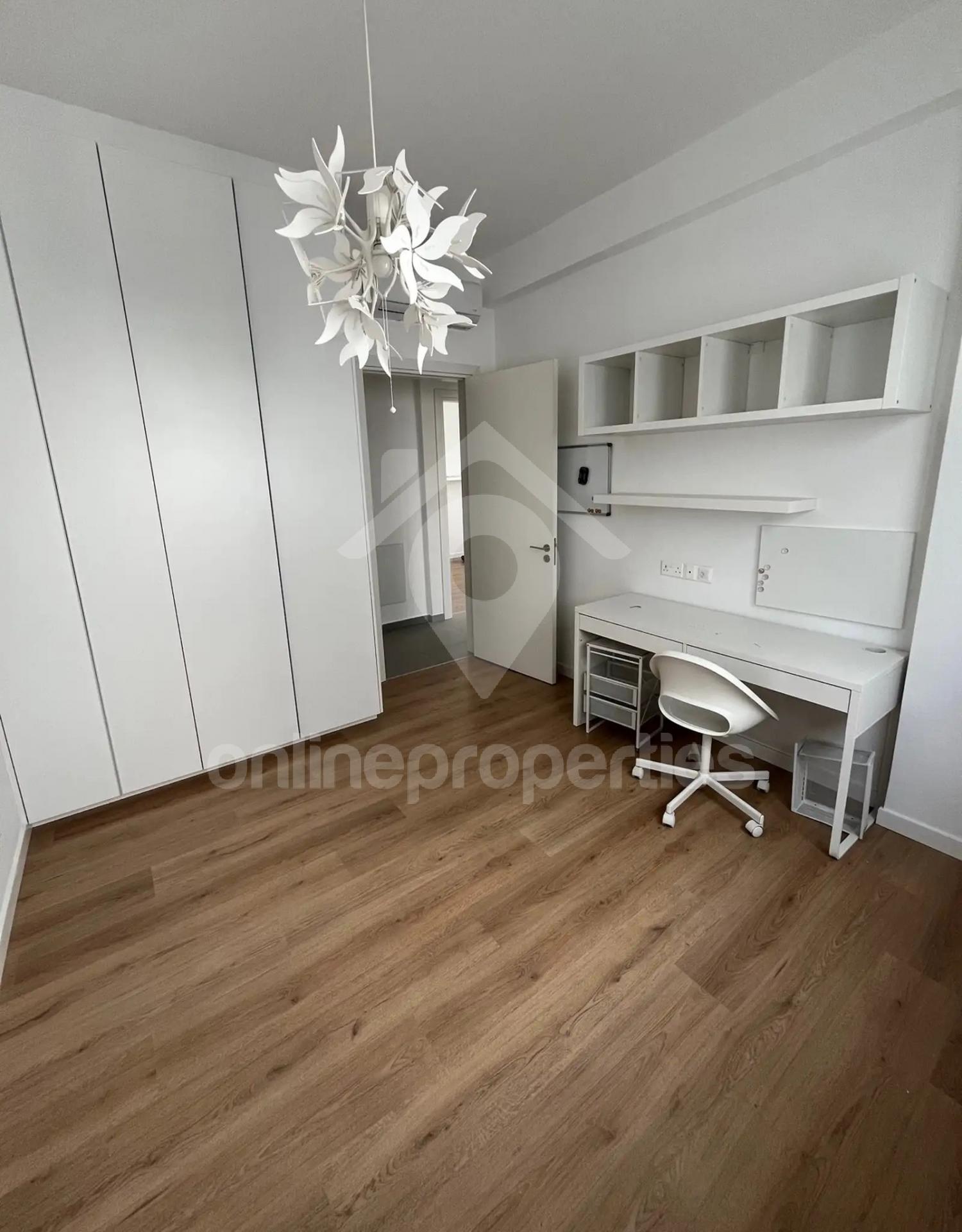 To change image, hover mouse over thumbnails below