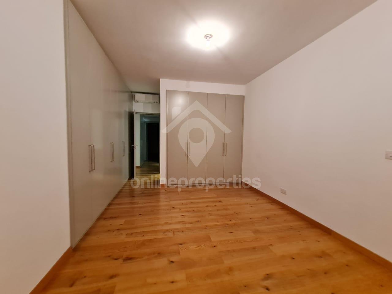 To change image, hover mouse over thumbnails below