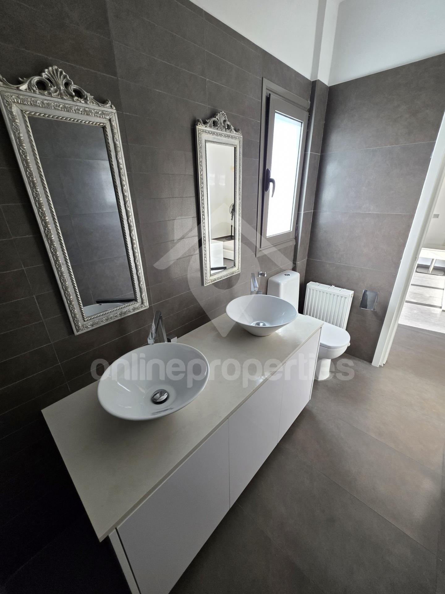 To change image, hover mouse over thumbnails below