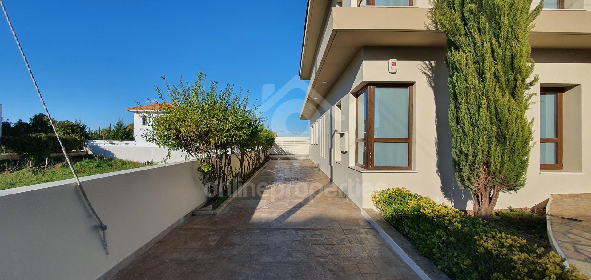 To change image, hover mouse over thumbnails below