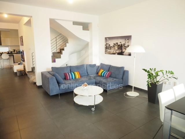 To change image, hover mouse over thumbnails below