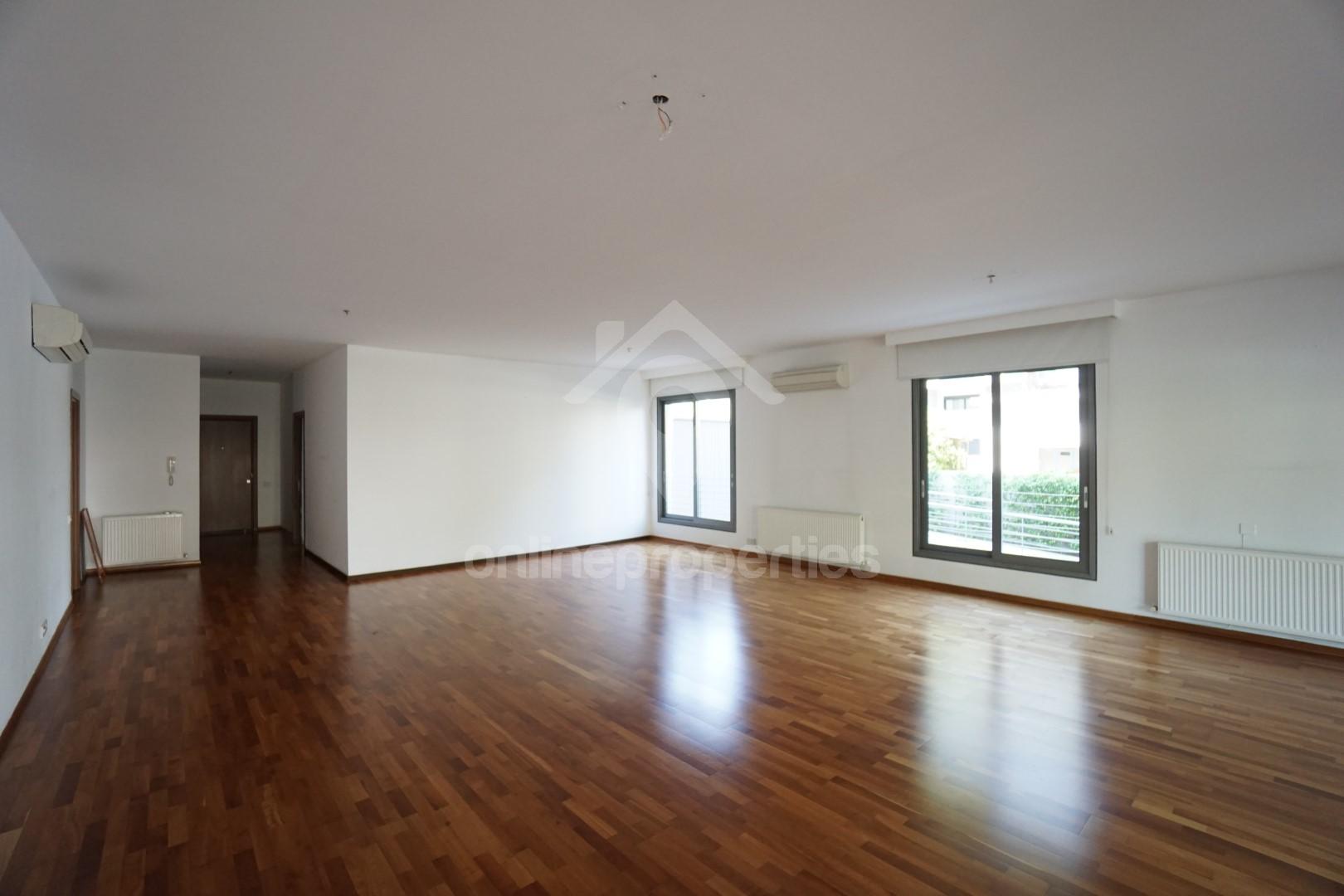 Ground floor 280 sq.m. 3bedroom flat