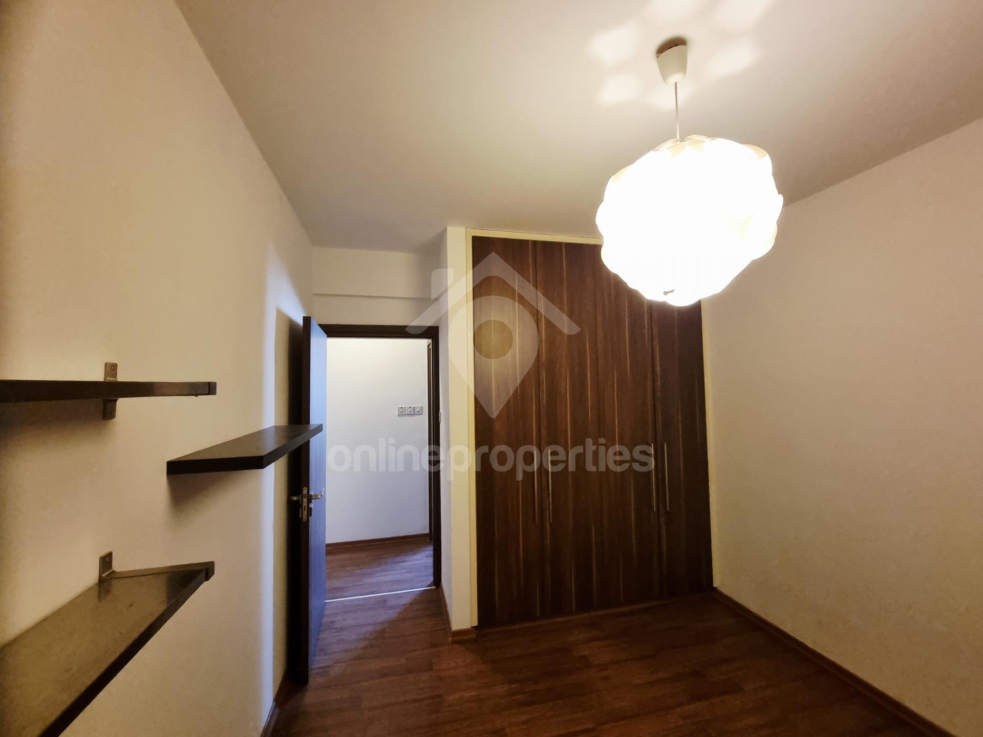 To change image, hover mouse over thumbnails below