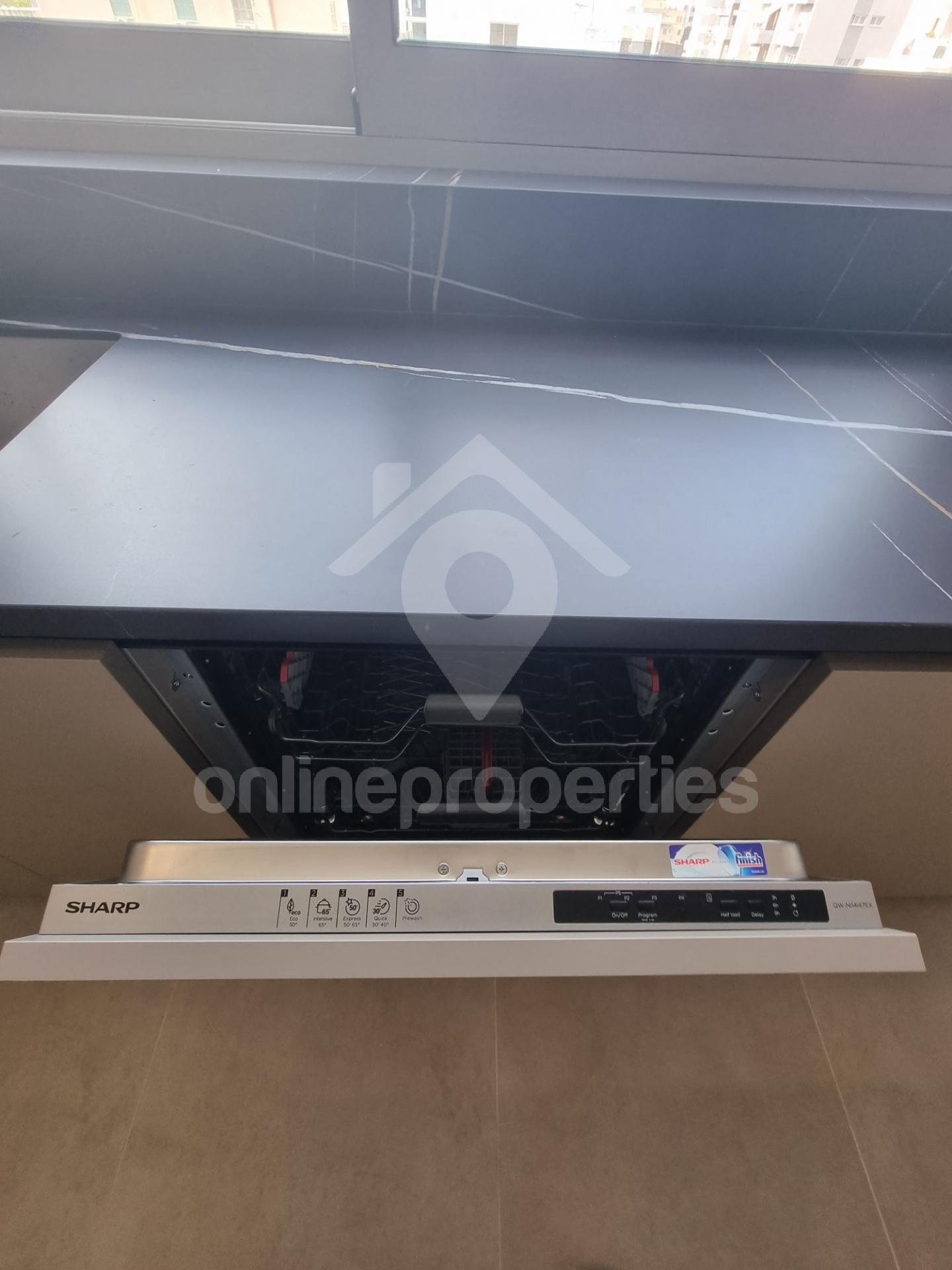 To change image, hover mouse over thumbnails below