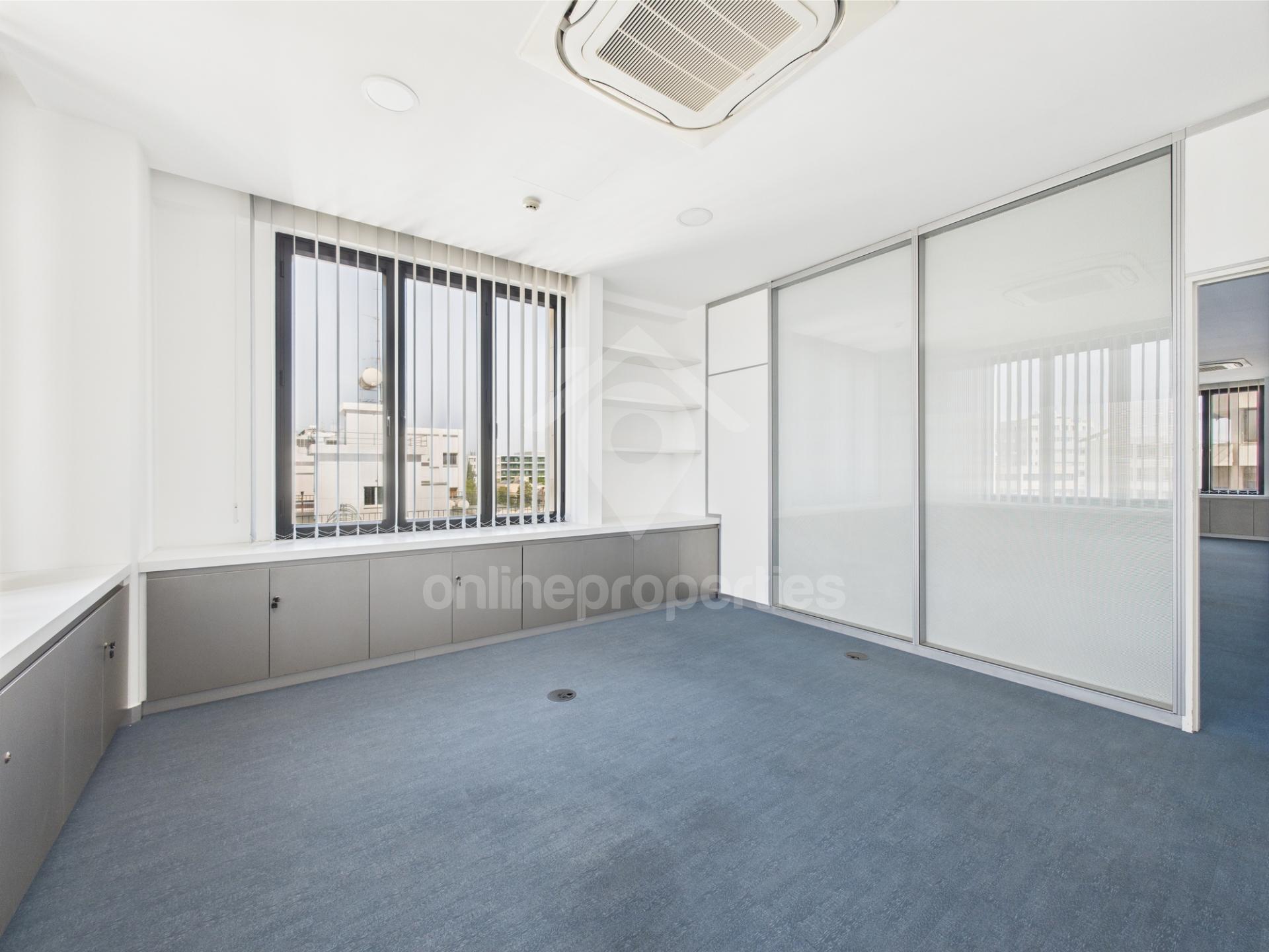 To change image, hover mouse over thumbnails below