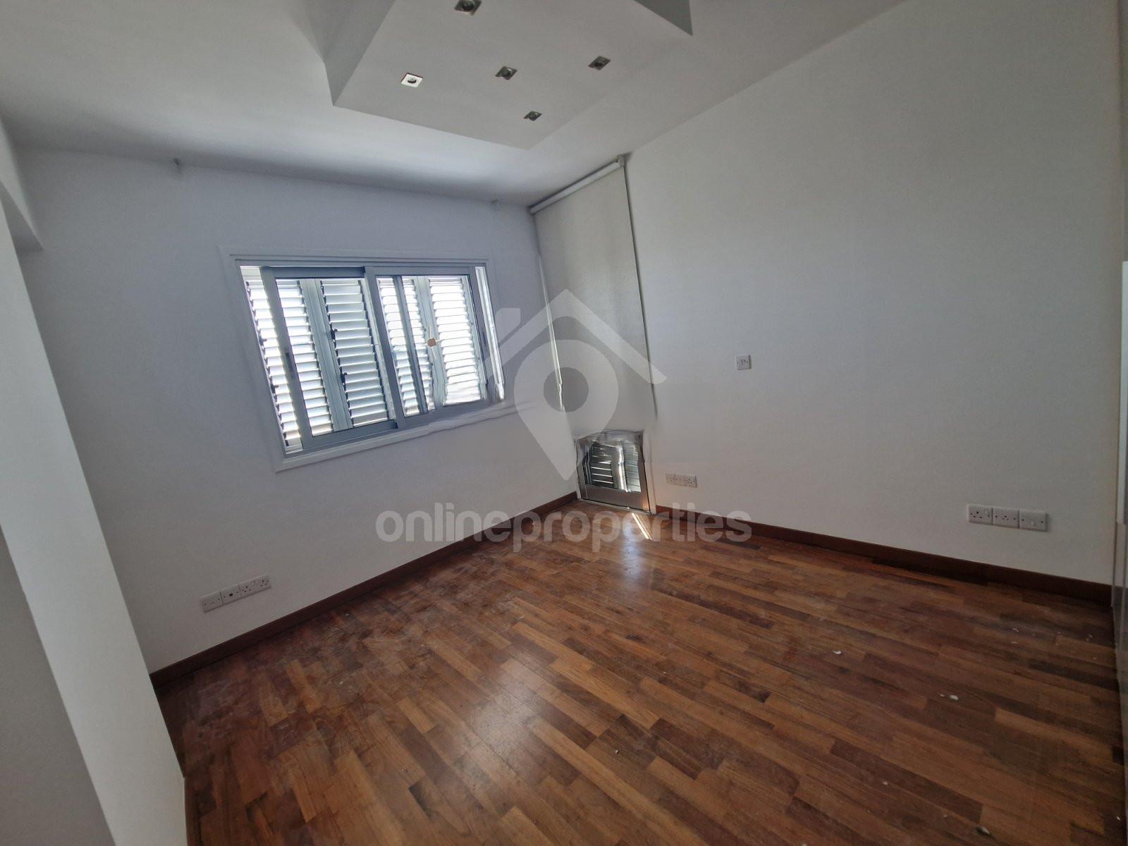 To change image, hover mouse over thumbnails below