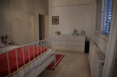 To change image, hover mouse over thumbnails below