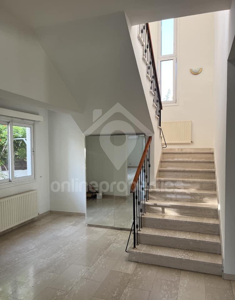 To change image, hover mouse over thumbnails below