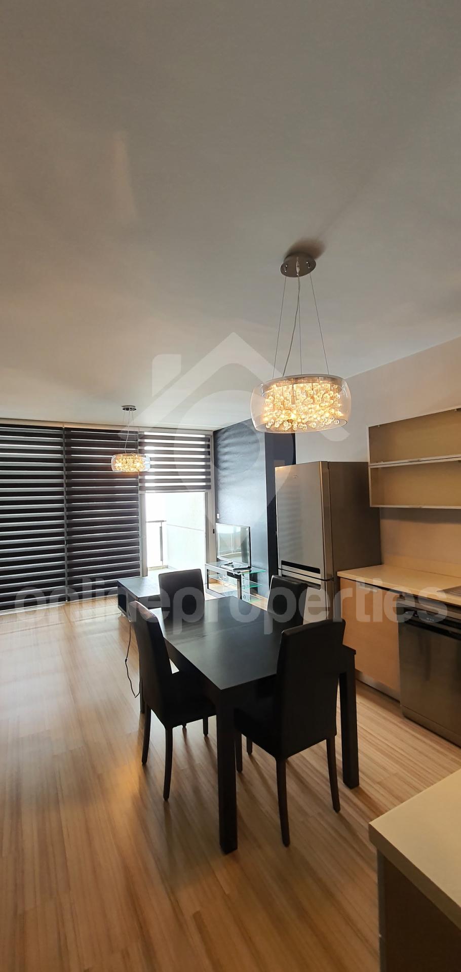 To change image, hover mouse over thumbnails below