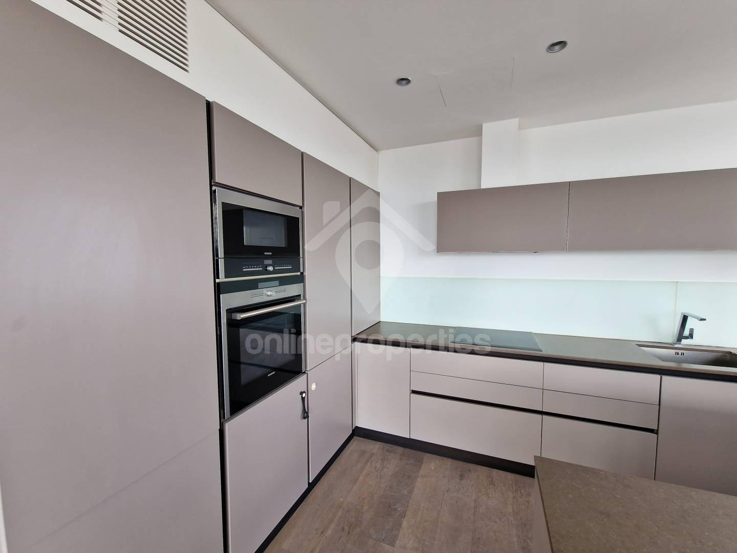 To change image, hover mouse over thumbnails below