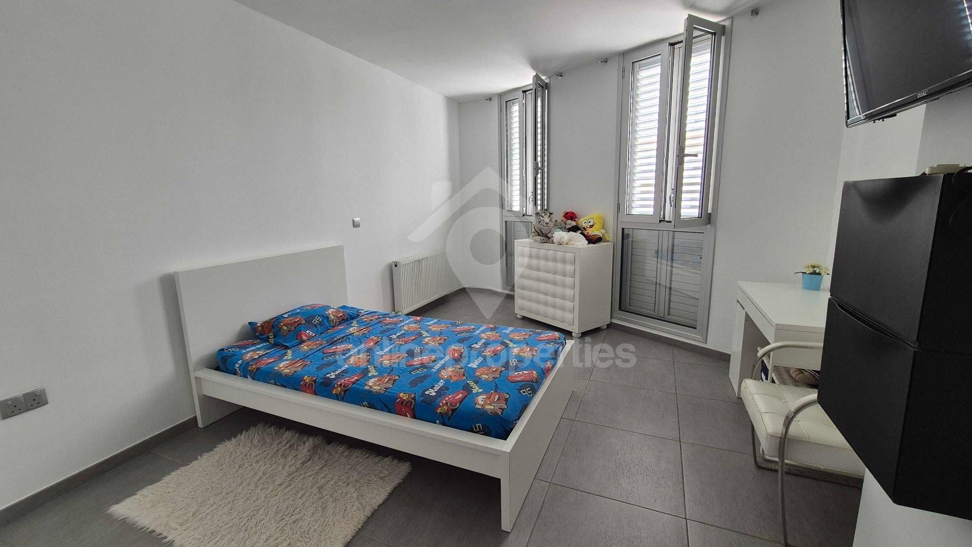 To change image, hover mouse over thumbnails below