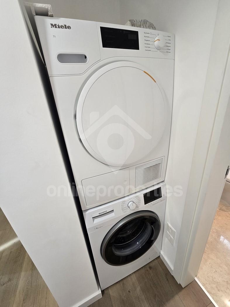 To change image, hover mouse over thumbnails below