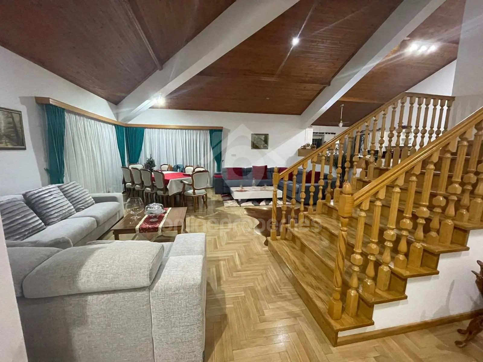 To change image, hover mouse over thumbnails below