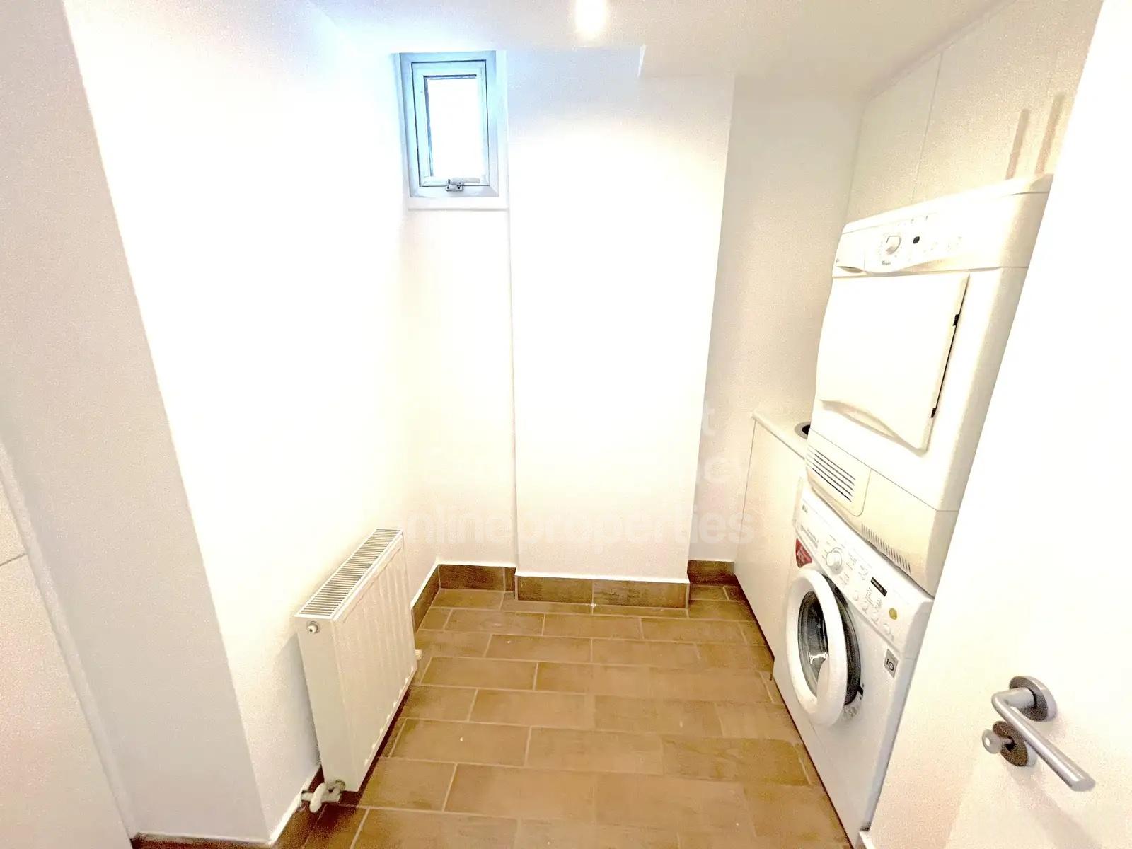 To change image, hover mouse over thumbnails below