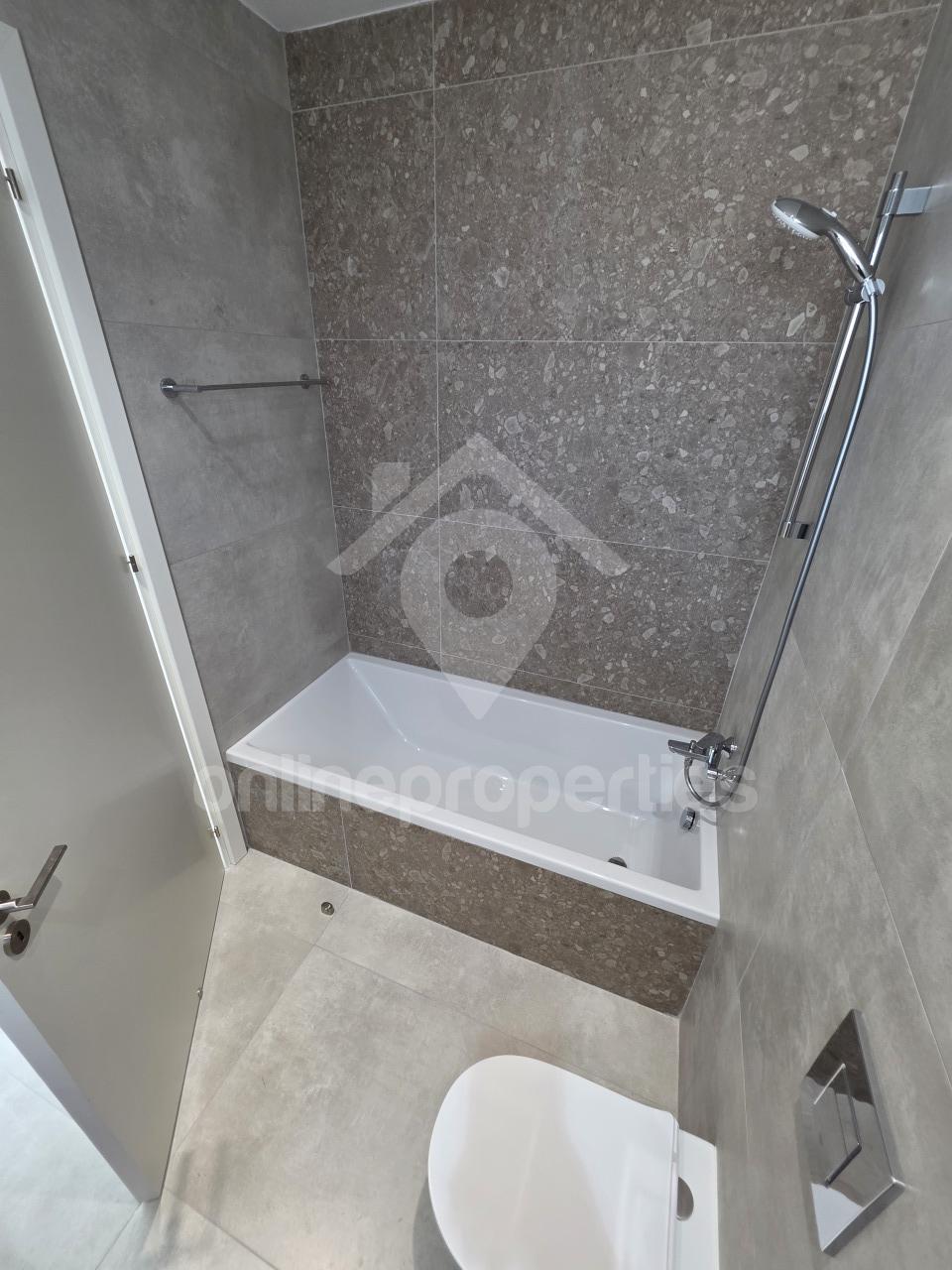 To change image, hover mouse over thumbnails below