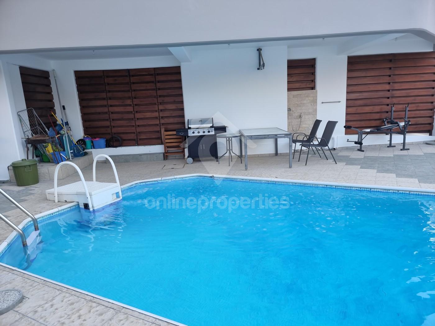 To change image, hover mouse over thumbnails below