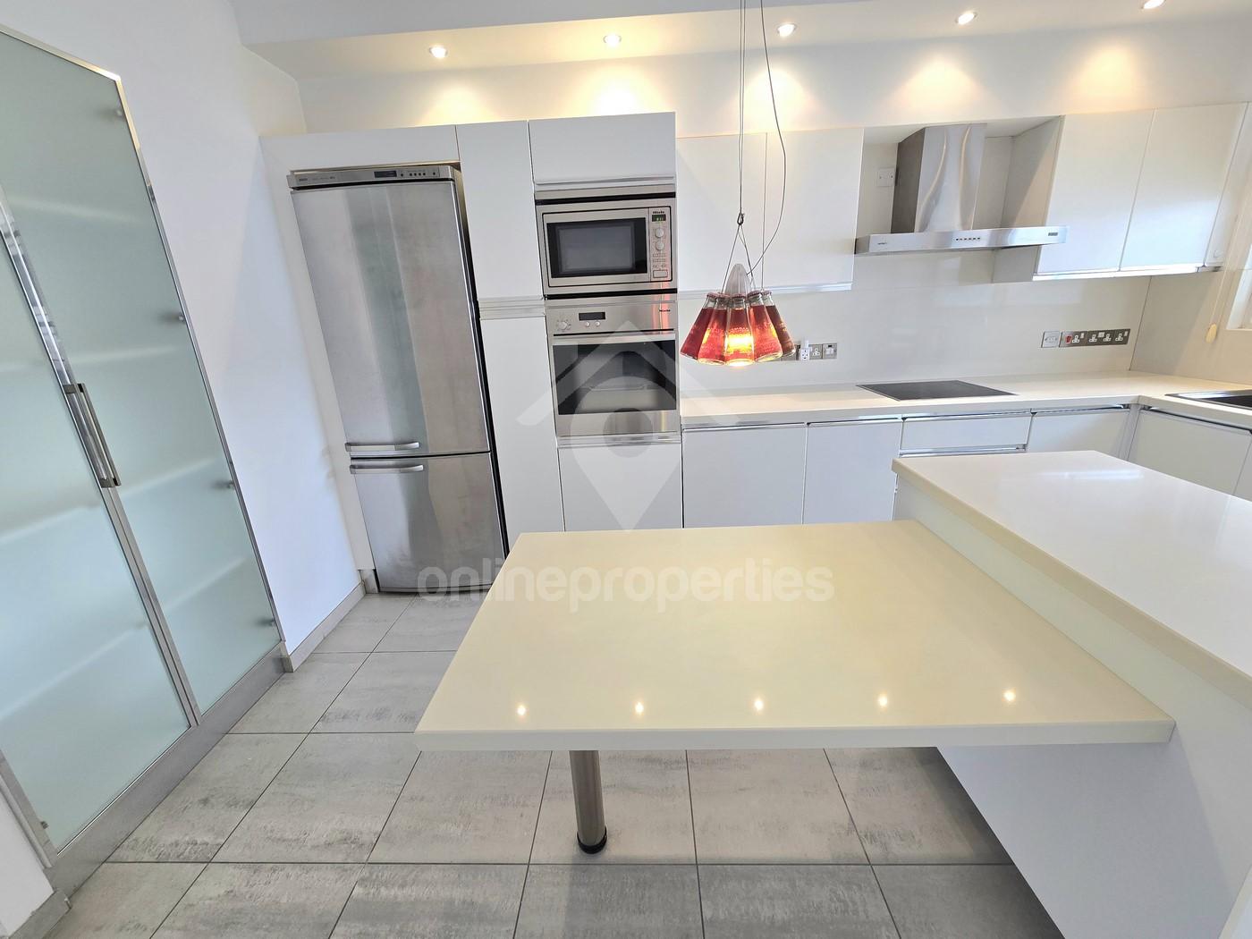 To change image, hover mouse over thumbnails below