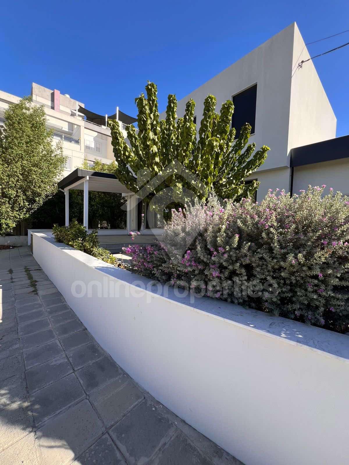 To change image, hover mouse over thumbnails below