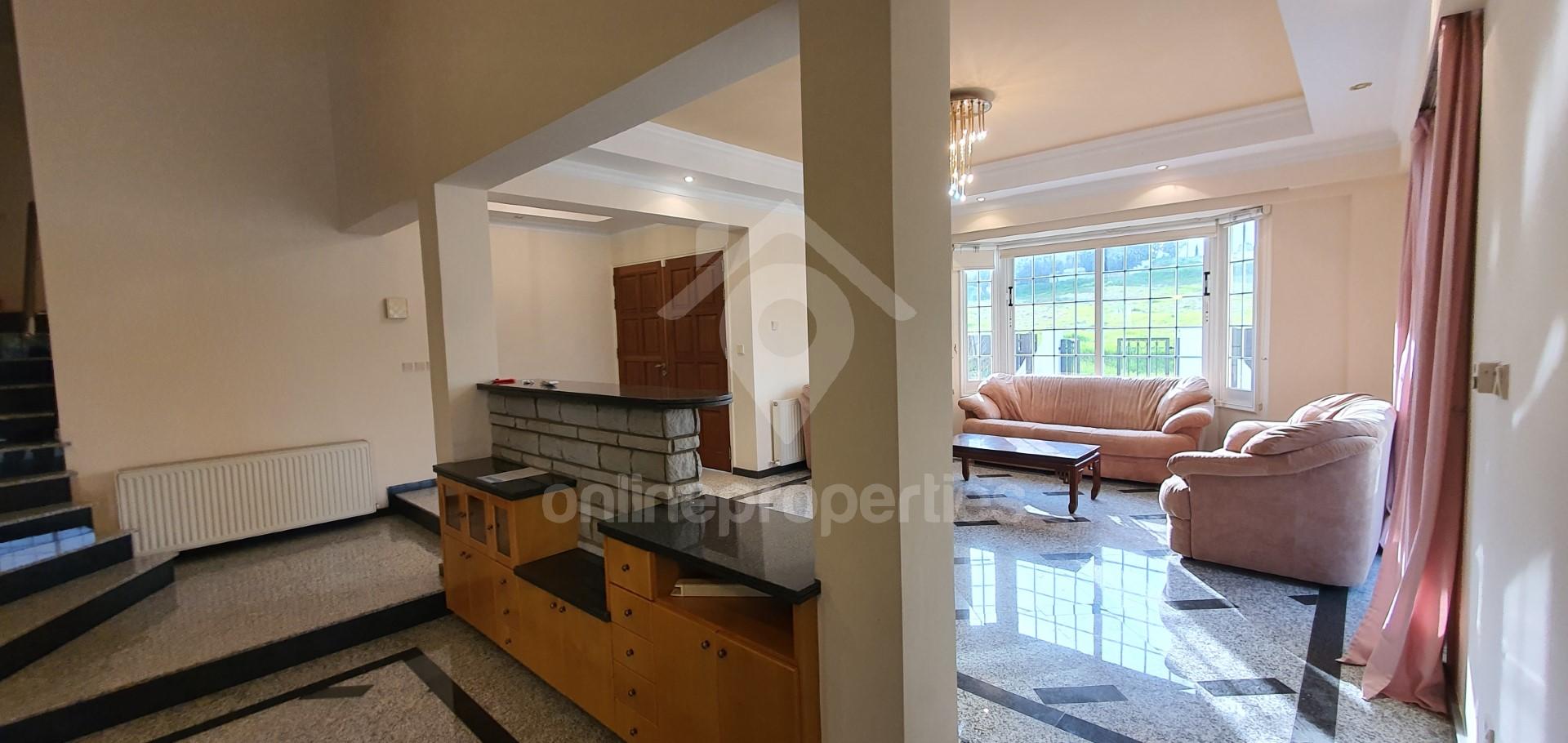 To change image, hover mouse over thumbnails below