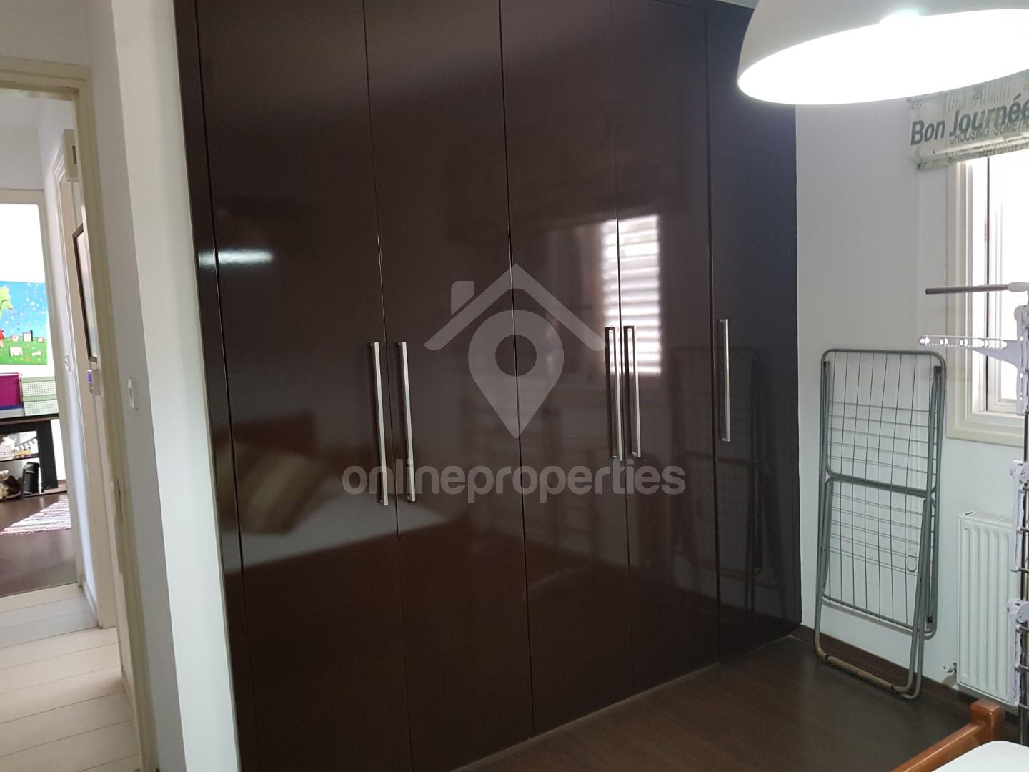 To change image, hover mouse over thumbnails below