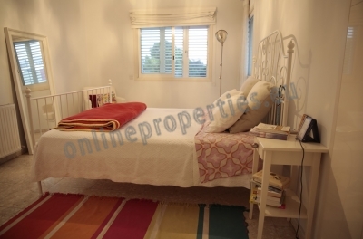 To change image, hover mouse over thumbnails below