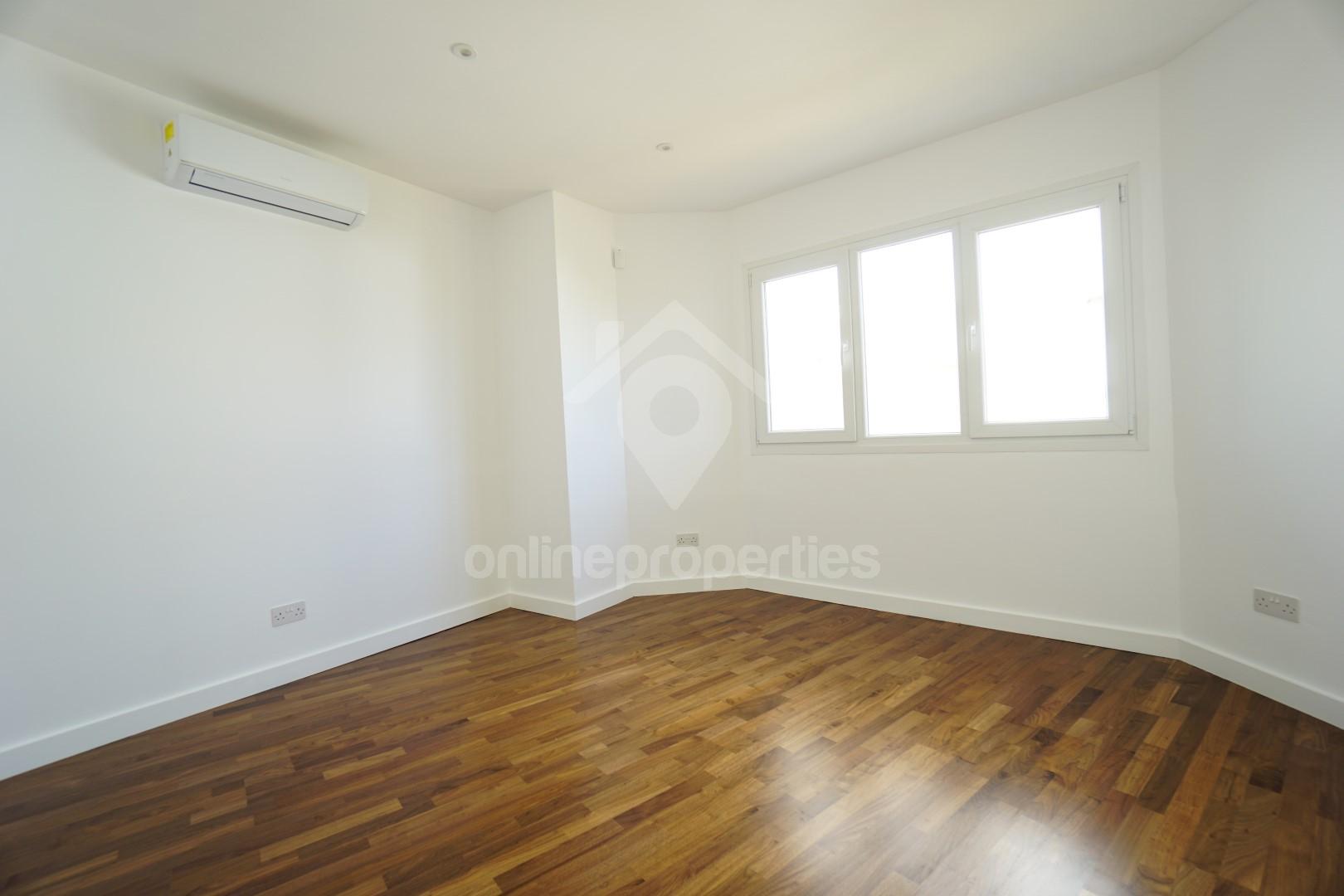 To change image, hover mouse over thumbnails below