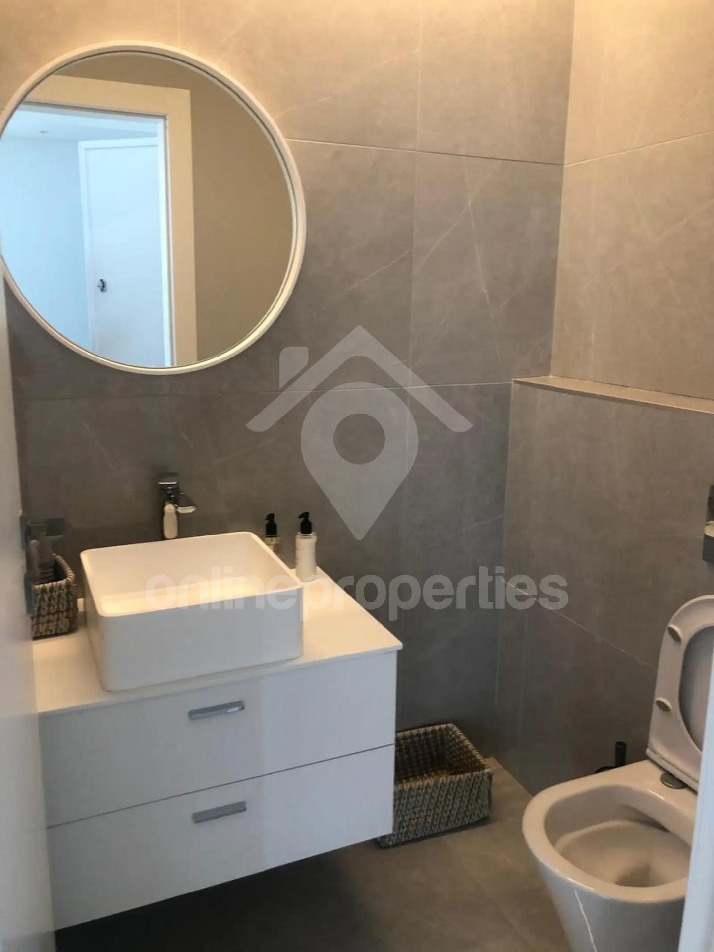 To change image, hover mouse over thumbnails below